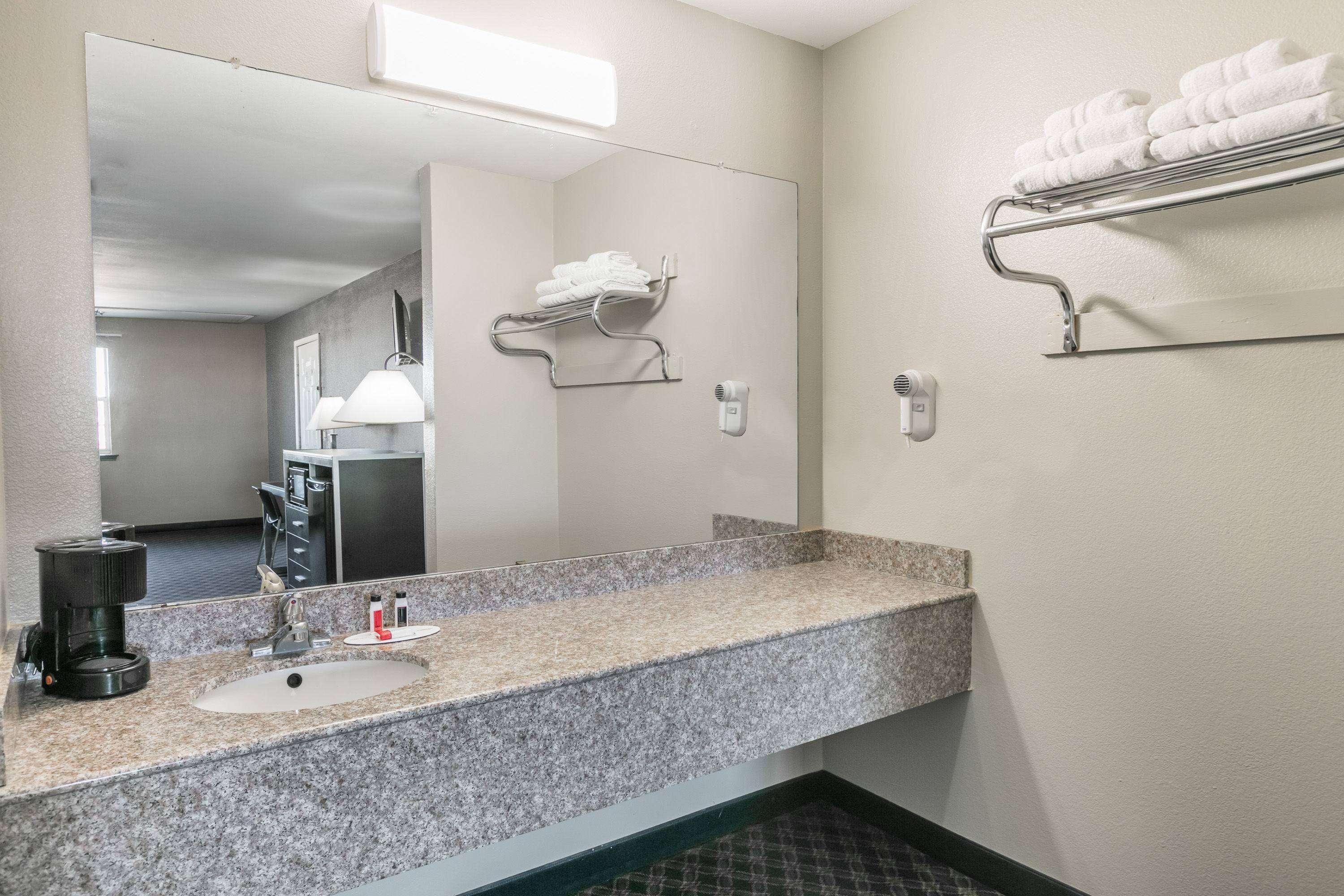 Super 8 By Wyndham Arlington Near At&T Stadium Екстериор снимка