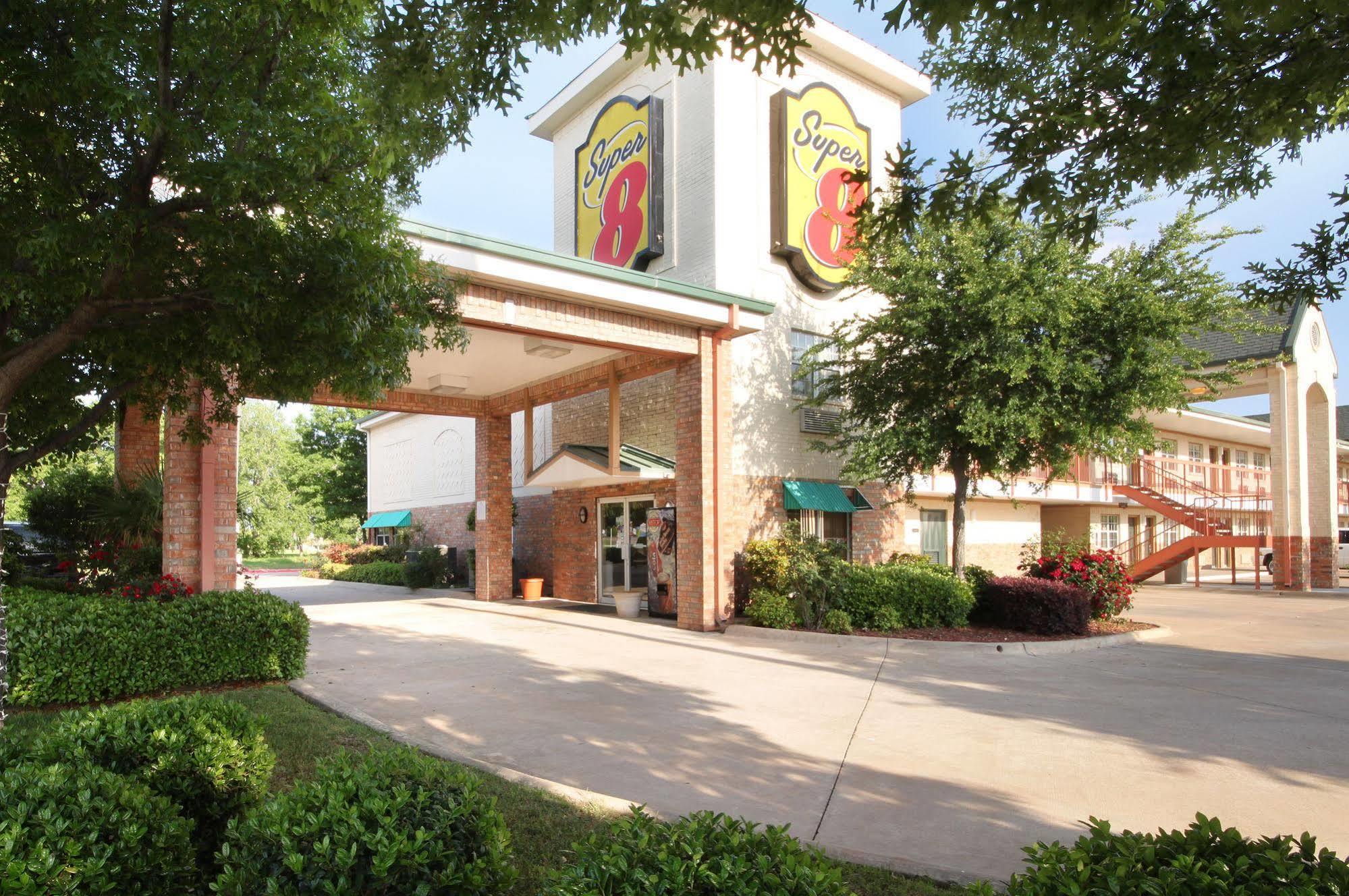 Super 8 By Wyndham Arlington Near At&T Stadium Екстериор снимка