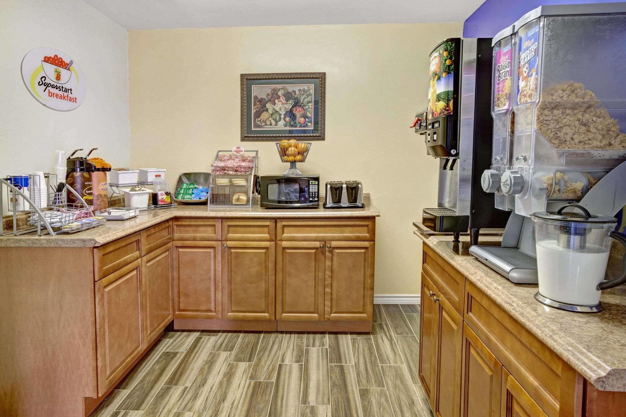 Super 8 By Wyndham Arlington Near At&T Stadium Екстериор снимка