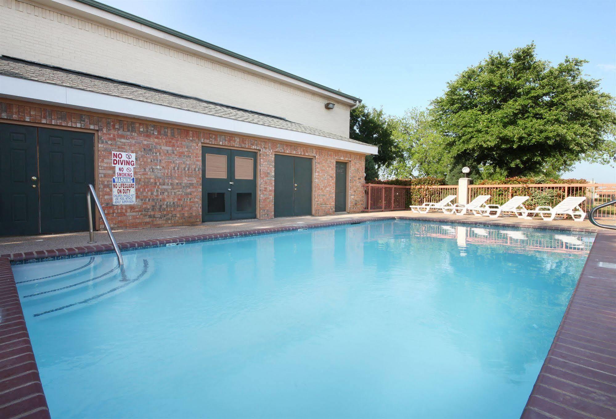 Super 8 By Wyndham Arlington Near At&T Stadium Екстериор снимка